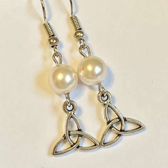 Celtic Knot Earrings Silver Plated Irish St Patricks Day White Glass Pearl - Picture 4 of 8